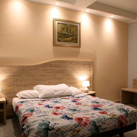La Casa Di Nonno Giulio Bed and Breakfast Porto SantʼElpidio Exteriör bild