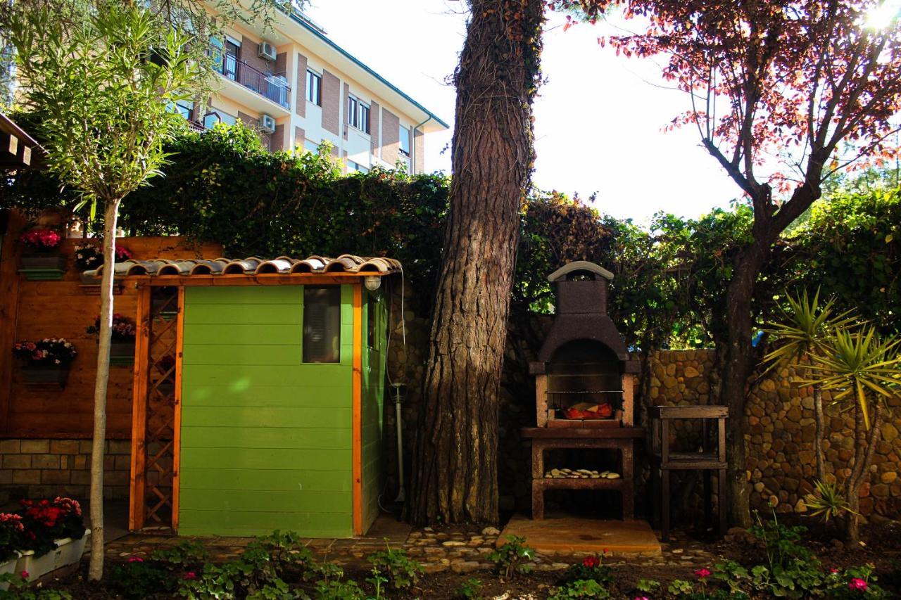 La Casa Di Nonno Giulio Bed and Breakfast Porto SantʼElpidio Exteriör bild