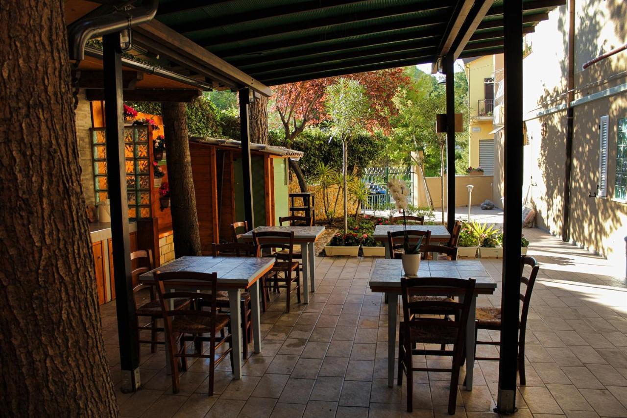 La Casa Di Nonno Giulio Bed and Breakfast Porto SantʼElpidio Exteriör bild