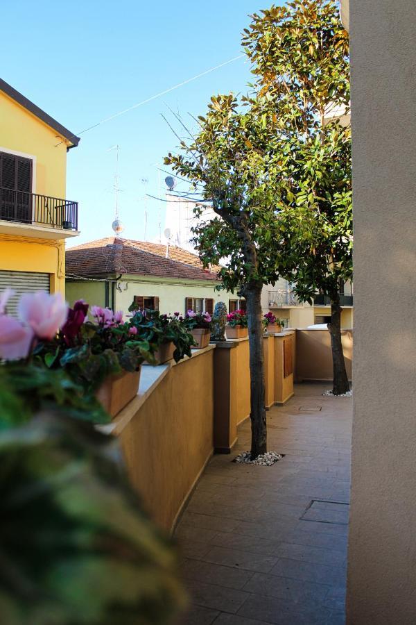 La Casa Di Nonno Giulio Bed and Breakfast Porto SantʼElpidio Exteriör bild