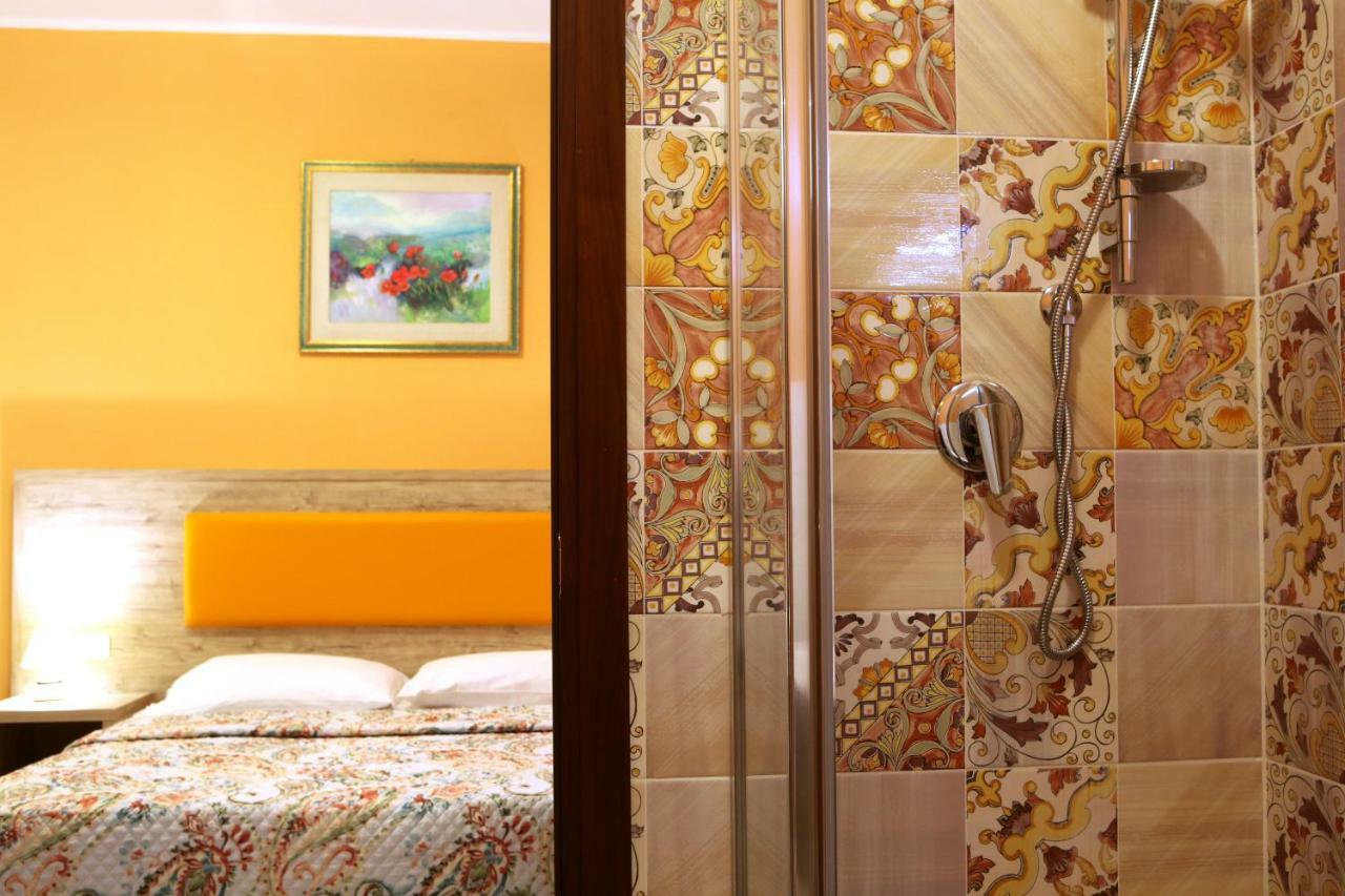 La Casa Di Nonno Giulio Bed and Breakfast Porto SantʼElpidio Exteriör bild
