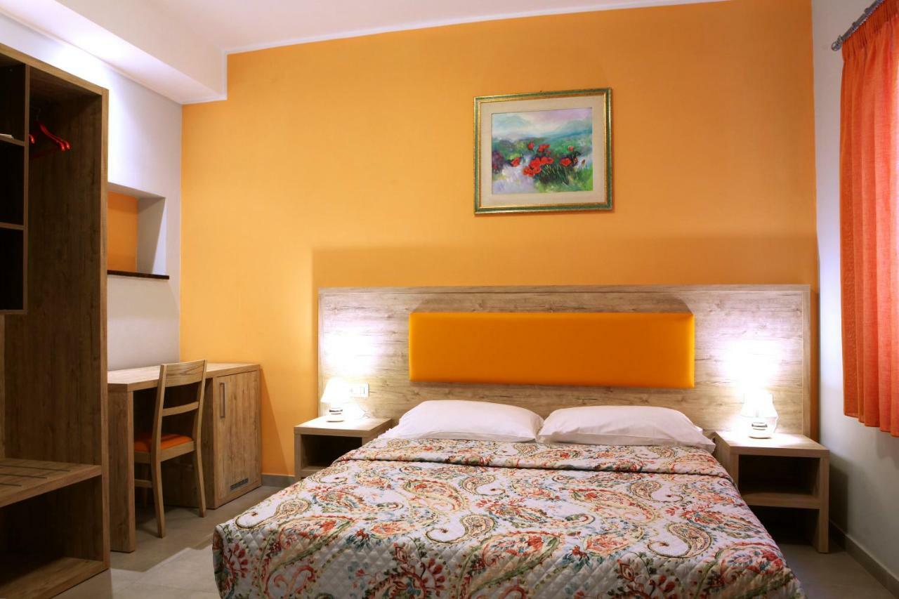 La Casa Di Nonno Giulio Bed and Breakfast Porto SantʼElpidio Exteriör bild