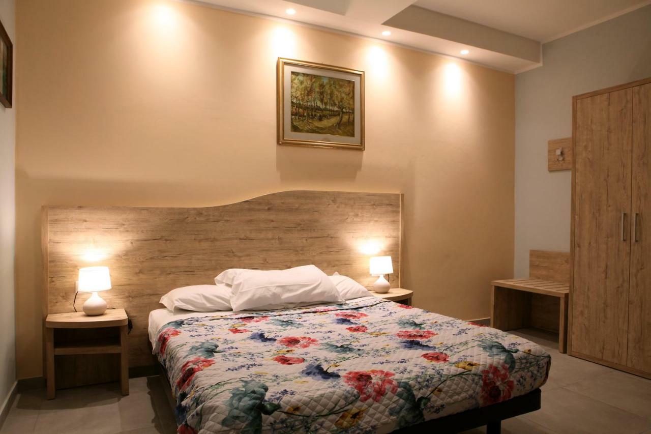 La Casa Di Nonno Giulio Bed and Breakfast Porto SantʼElpidio Exteriör bild