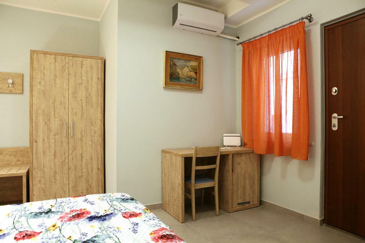 La Casa Di Nonno Giulio Bed and Breakfast Porto SantʼElpidio Exteriör bild