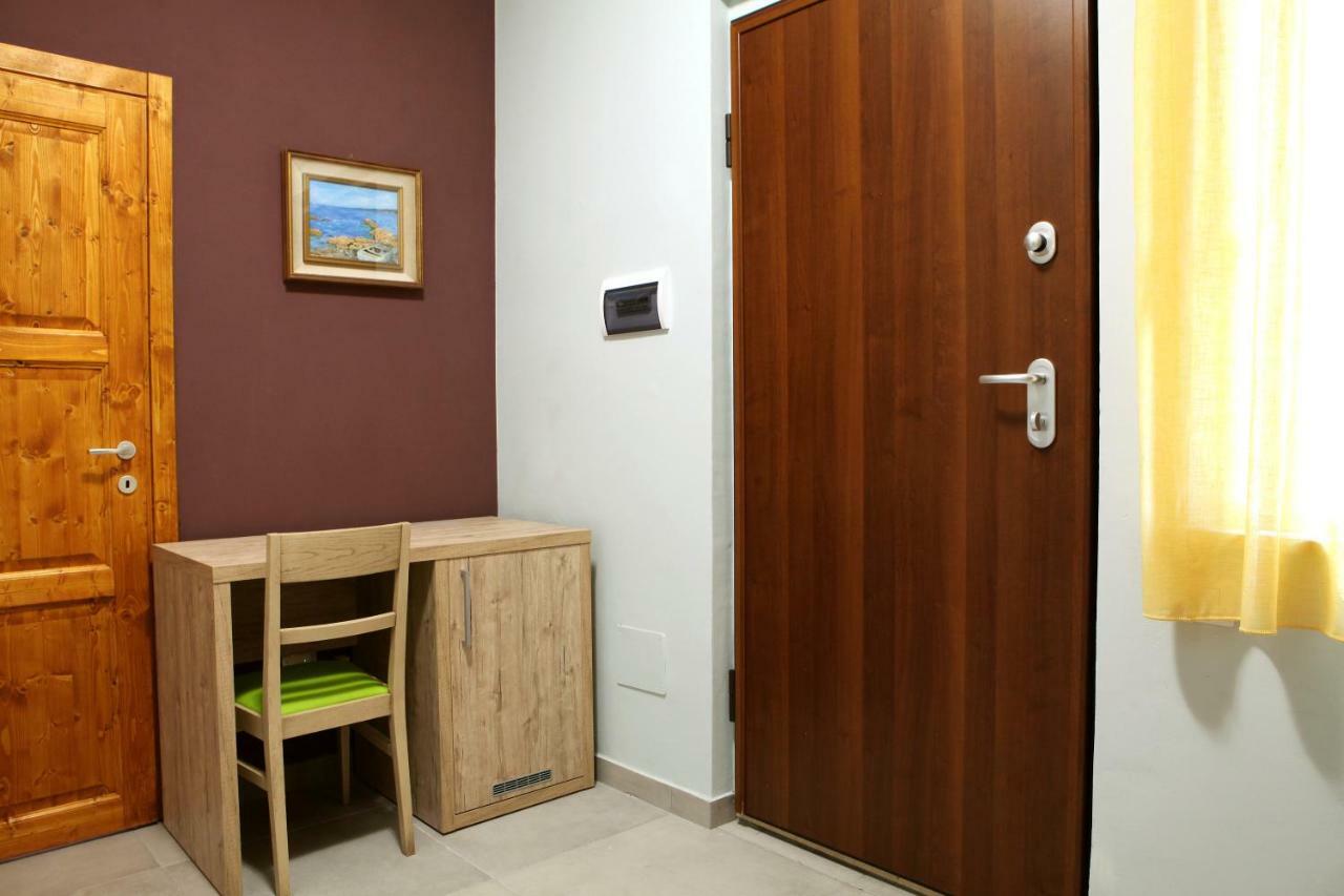 La Casa Di Nonno Giulio Bed and Breakfast Porto SantʼElpidio Exteriör bild
